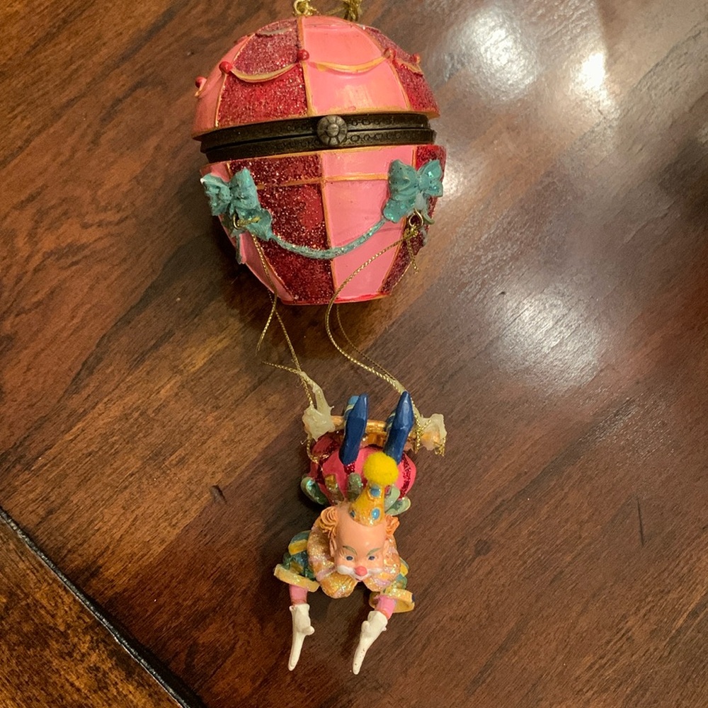 Katherine’s Collection Circus Clown hanging from hot air balloon trinket box 🎈